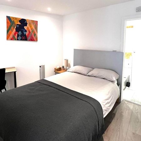 Modern Studio Apartment With Free Wifi Londýn Exteriér fotografie